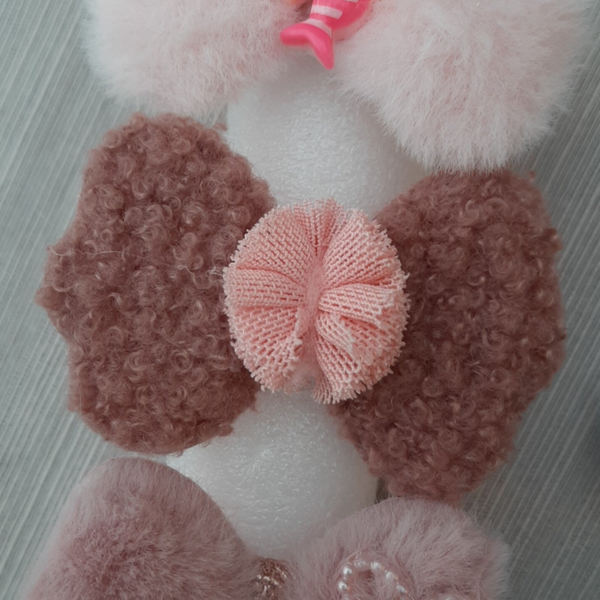 Strik elastiek donker roze pels pompon