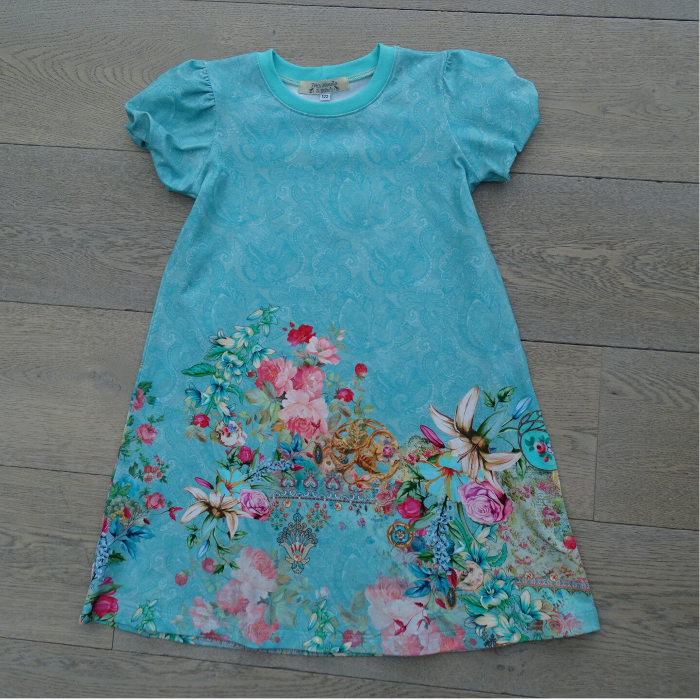 jurk turquoise bloemenpracht korte mouw