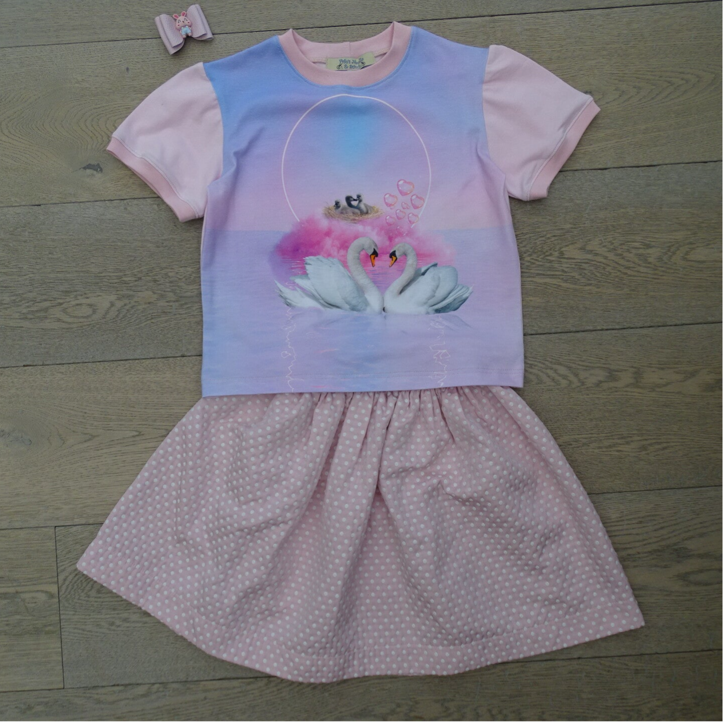 set: T-shirt lichtroze 2 zwanen + rok zijdekatoen