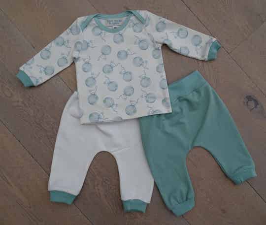 baby setje: ecru/mintgroen poes op garenbol