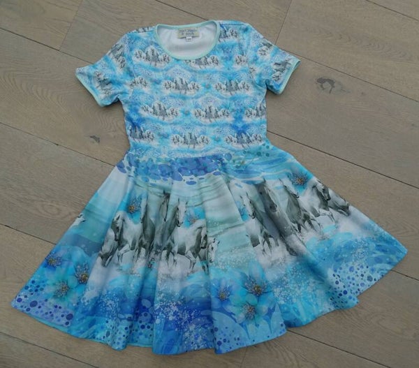 jurk , paarden blauw, korte mouw
