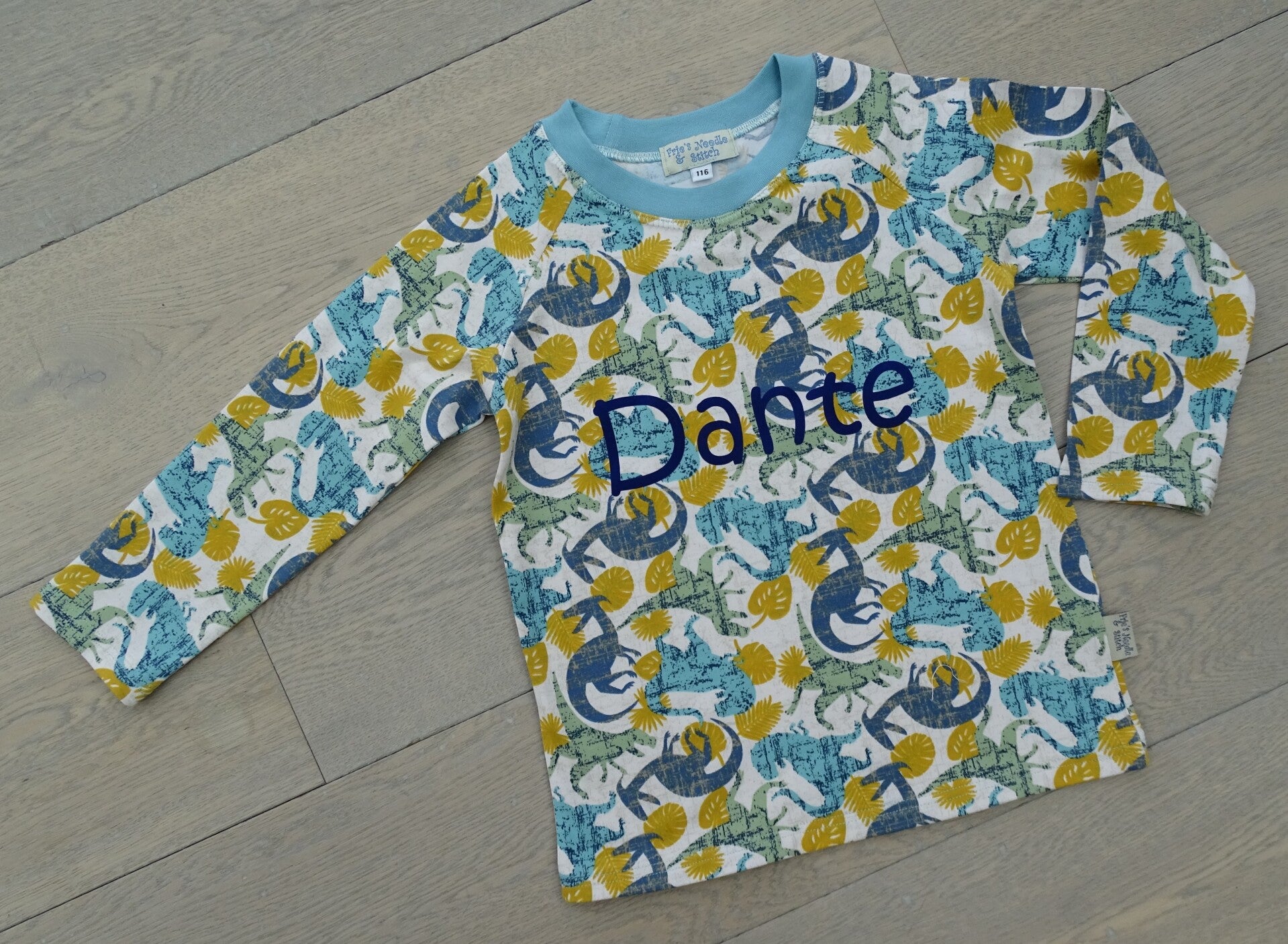 T-shirt dino met bedrukking naam