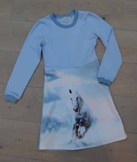 Jurkje sweaterstof wit paard