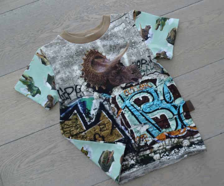 T-shirt dino graffiti