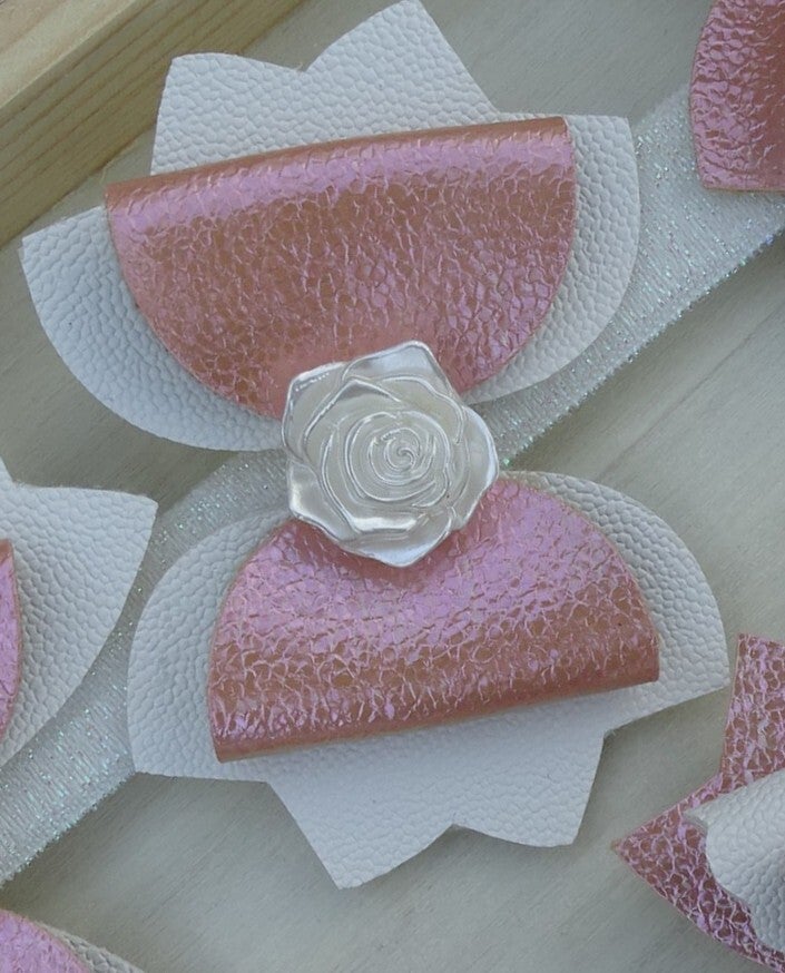 Haarspeld strik wit/roze roosje