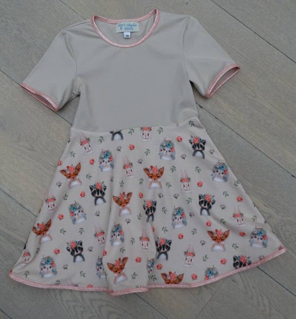 Jurk beige/vosjes , korte mouw