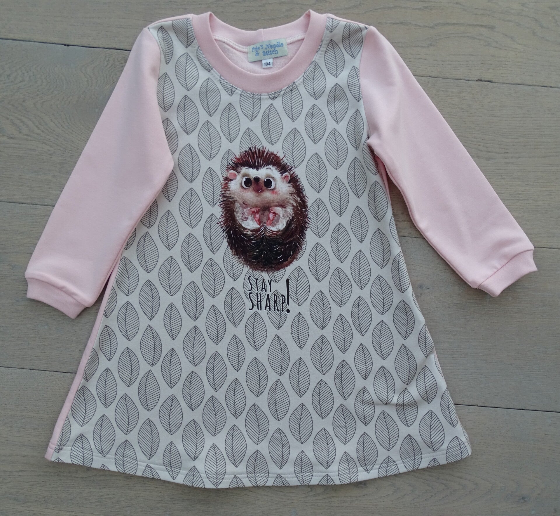 Jurkje sweaterstof egel blaadjes