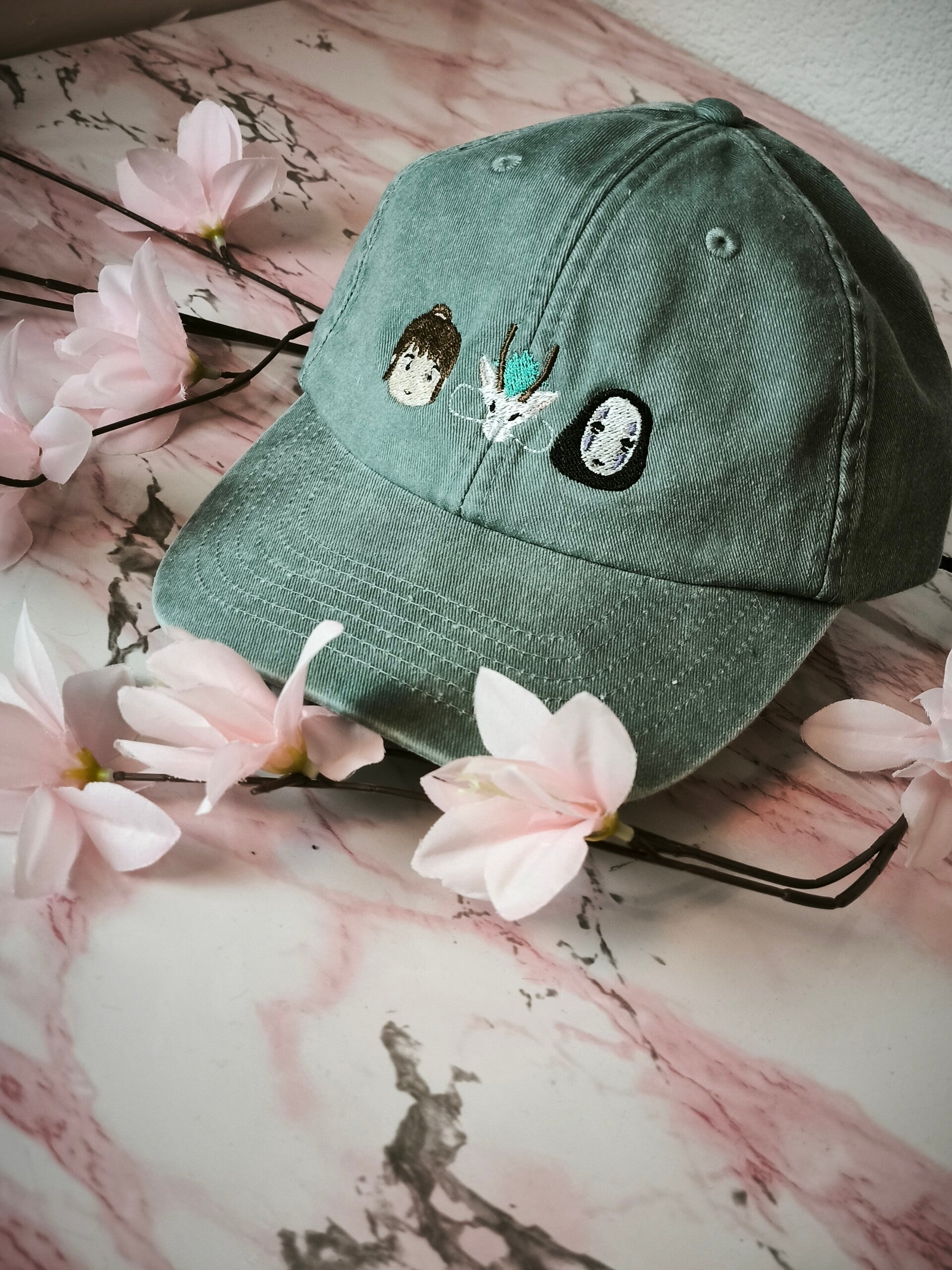 🌸 Chihiro Cap – Studio Ghibli Vibes für dein Outfit 🌸