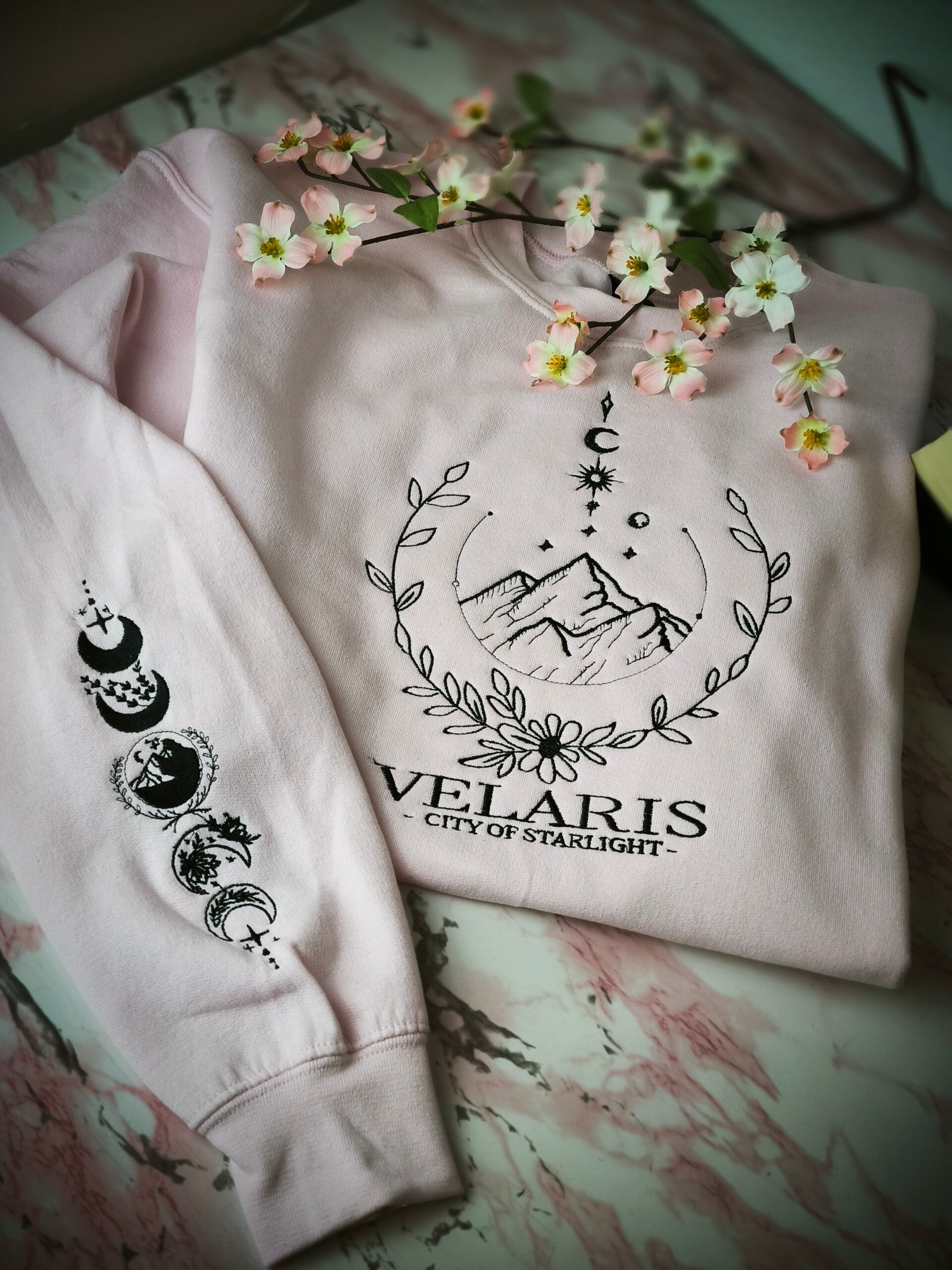 Velaris gestickter sweater/Hoodie