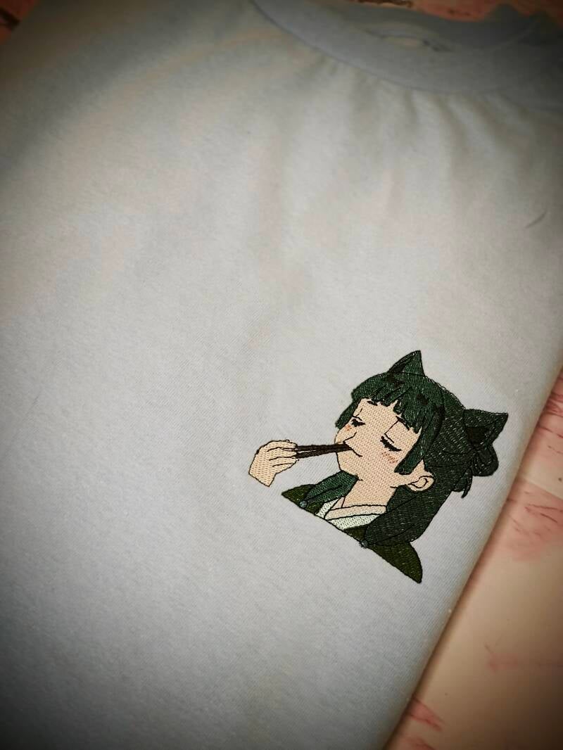 Mao Mao Embroidered T-Shirt – Subtiler Anime Vibe mit Charakter