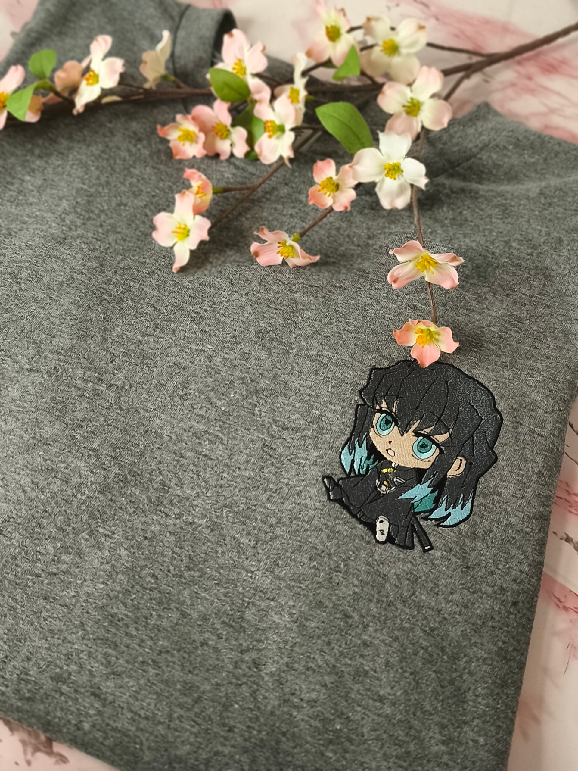 Mist Hashira Stickerei – Anime Shirt, Sweater oder Hoodie | Handmade Demon Slayer Inspired Design
