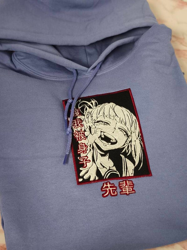Anime Villain Hoodie – Yandere Smile Stickerei – Dark Anime Streetwear – Unisex Sweater