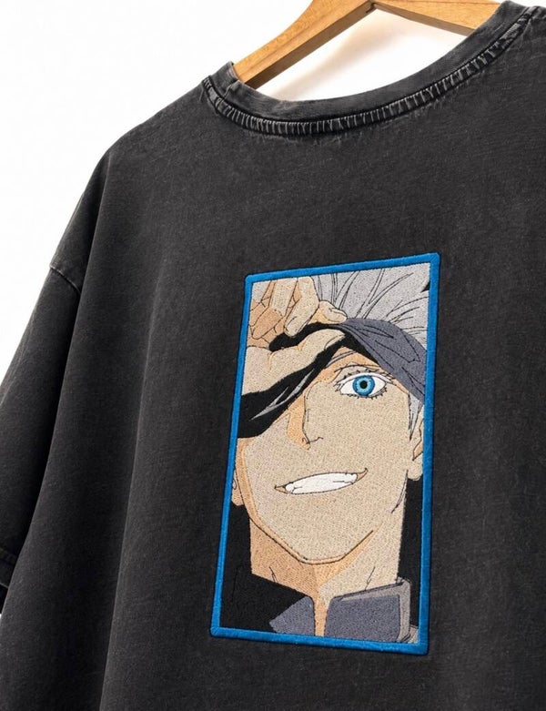 GOJO „THE CHOSEN ONE“ – Embroidered Oversize Tee
