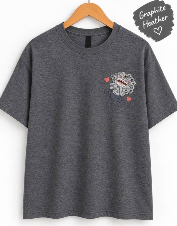 Minimal Rika Sweatshirt – Cute & Creepy Anime Stickerei | Jujutsu Kaisen Inspired Streetwear