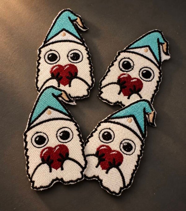 Brushbuddy – Witch Hat Atelier | Bestickter Bügelpatch