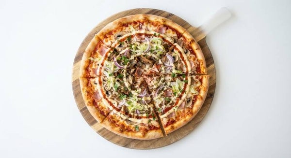 Napoli  : Skinka + Champinjoner + Kebab+ Isbergsalad +Lök + Sås