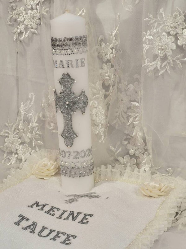 Taufkerze Kerze zur Taufe Mädchen Junge Name Datum mit Kreuz Taufkleid 29/5,5 cm