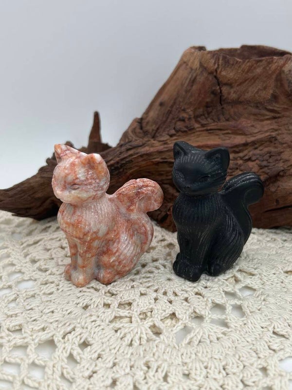Katzen Carvings