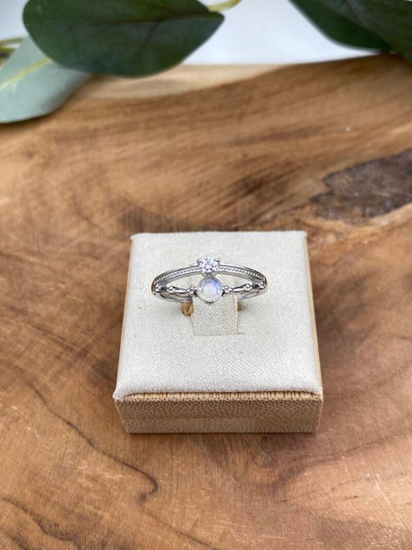 Mondstein Ring