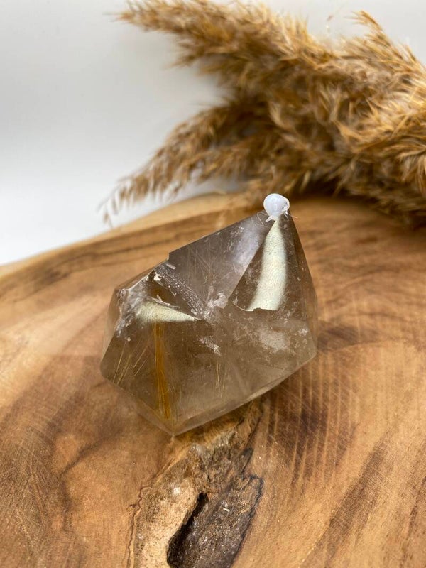 Rauchquarz mit Rutil Freiform