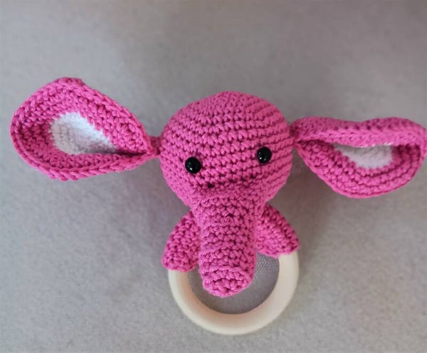 Babyrassel Elefant