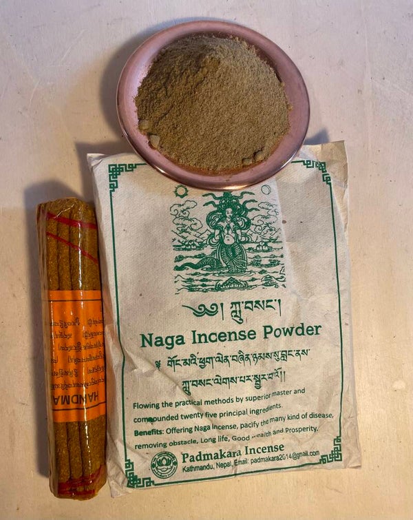 Sang- Naga, Original Räucherpulver aus Nepal– Natürliche Himalaya-Kräuter Gewicht: ca.100g
