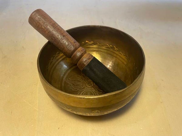 Tibetische Klangschale mit Mantra-Gravur und buddhistischen Symbolen 11cm