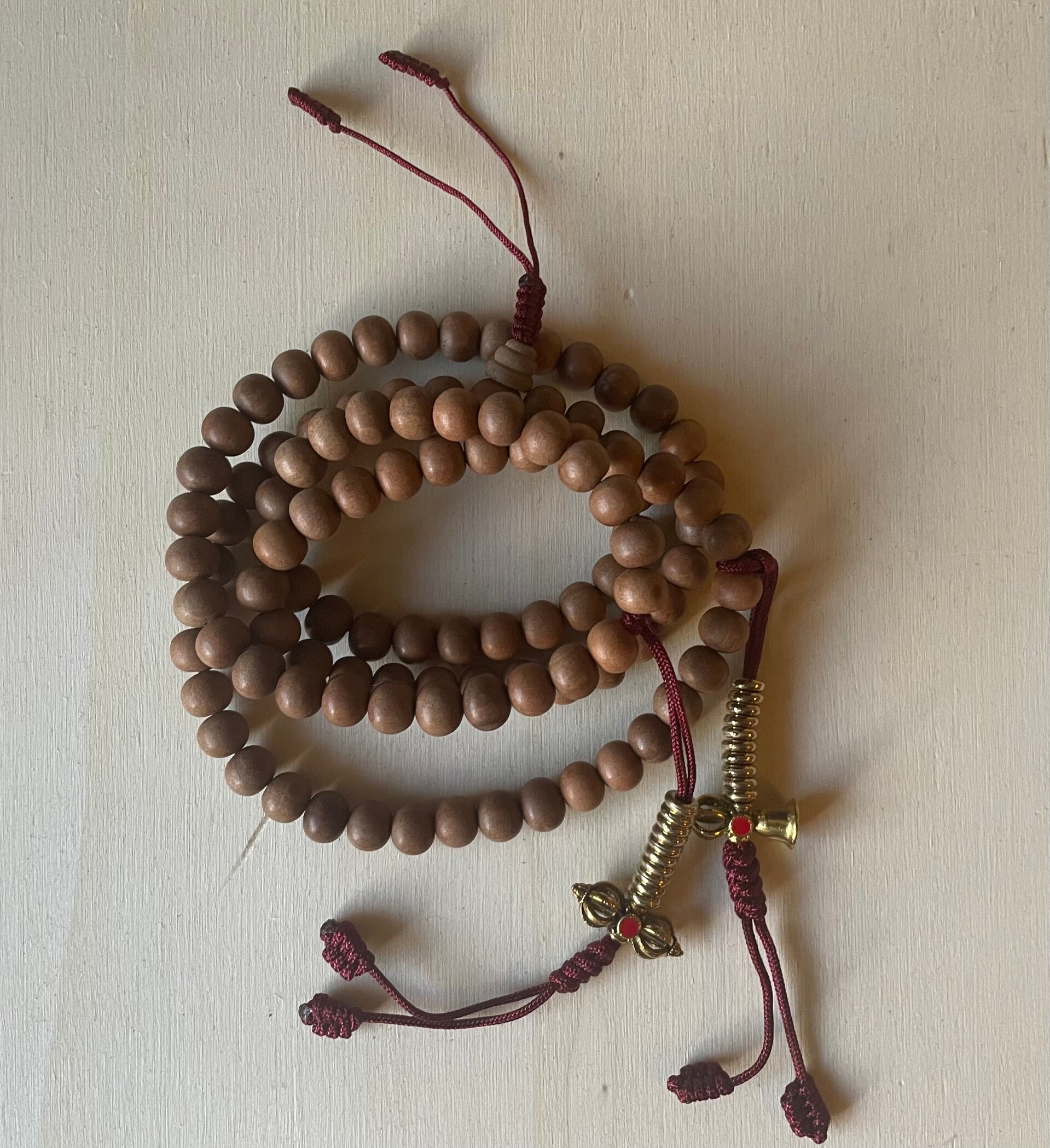Traditionelle Sandelholz-Mala – mit Zähler und Tasche