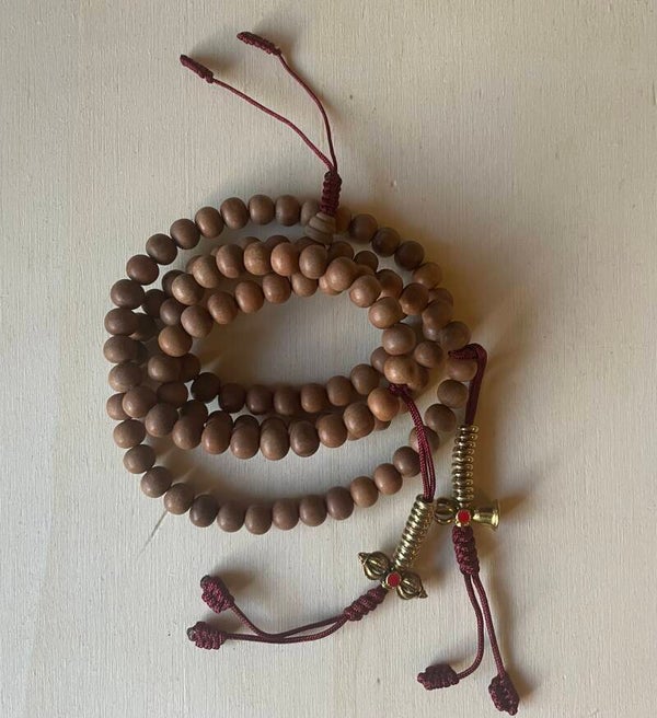 Traditionelle Sandelholz-Mala – mit Zähler und Tasche