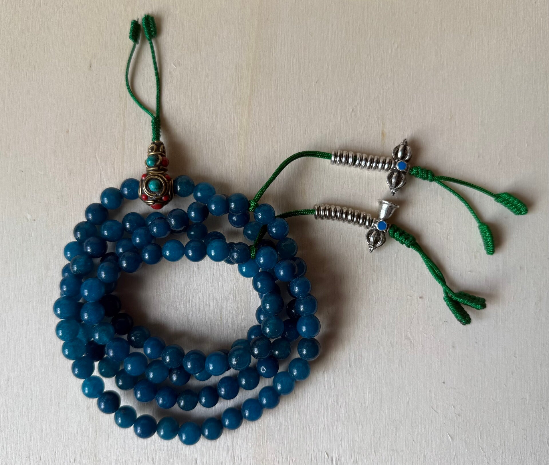 Blaue Lapis Lazuli Mala – 108 Perlen mit Zähler und Tasche