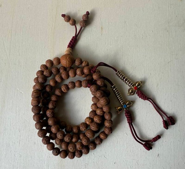 Traditionelle Rudraksha-Mala – Handgefertigt in Nepal mit Zähler und Tasche