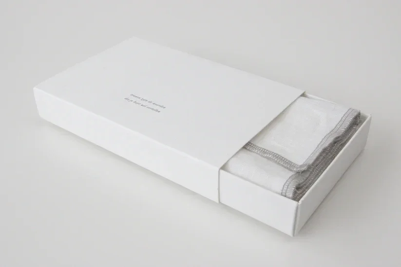 Zakdoek in een doosje Wabimento