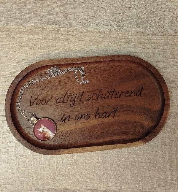 Juwelenschaaltje "Voor altijd schitterend in ons hart".
