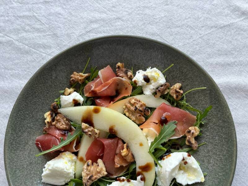 meloensalade met rauwe ham en buffelmozzarella 