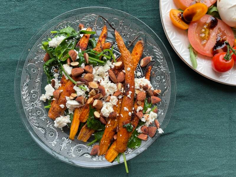 zalmsalade met avocado, radijs en feta 