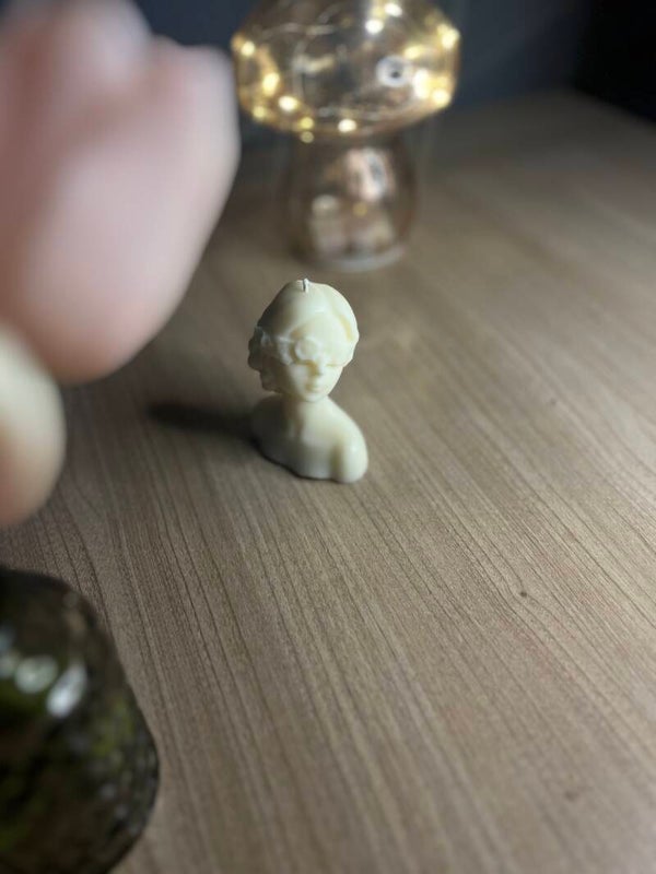 Bougie buste femme yeux cachés