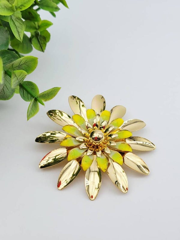 Broche " Fleur jaune "