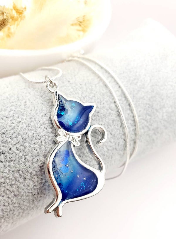 Collier " Pendentif chat bleu"