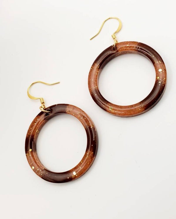 Boucles résine " Créoles brunes "