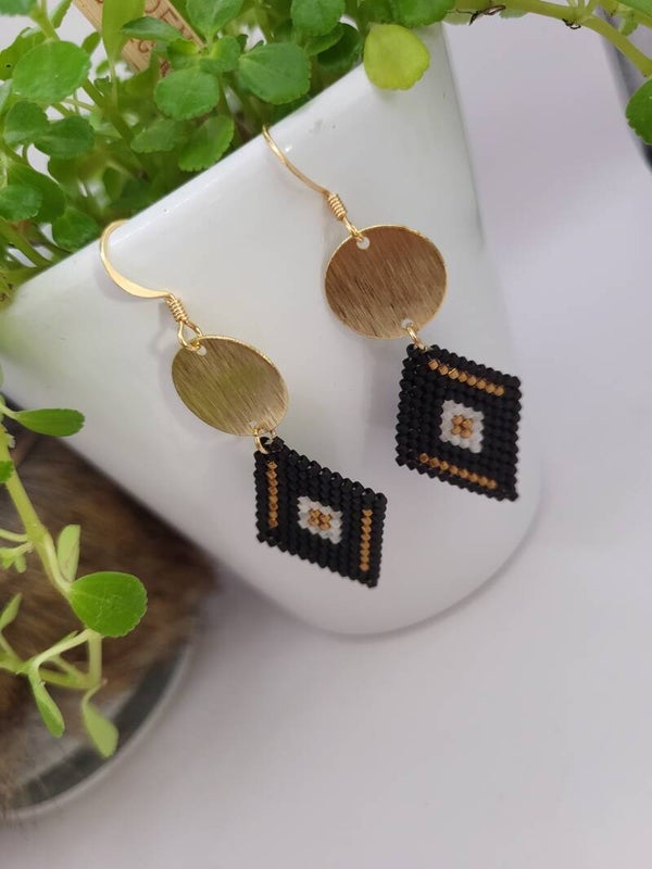 Boucles " Noir et doré " en tissage de perles