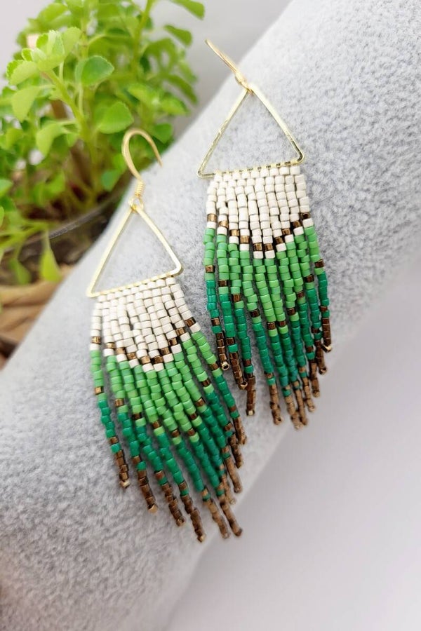 Boucles en perles " triangles longues vertes "