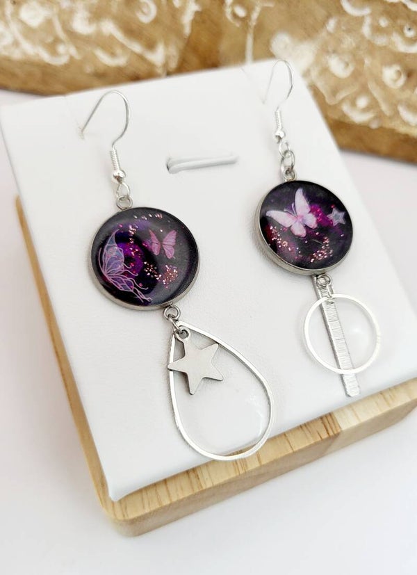 Boucles " asymétriques noires papillons roses"