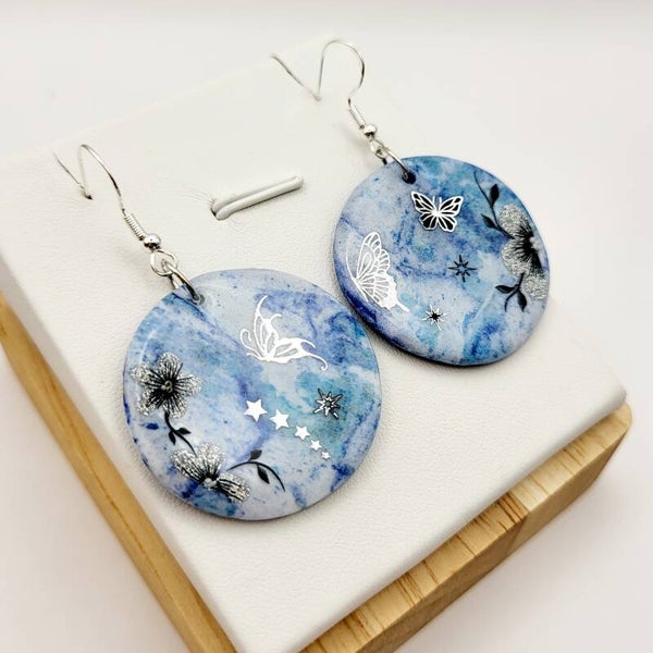 Boucles " fimo blanche bleues Créoles "