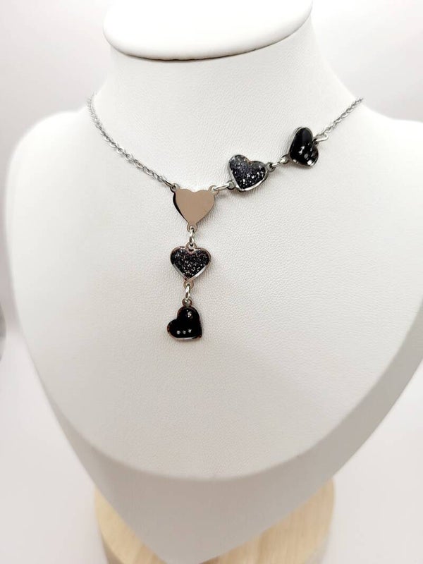 Collier " Petits cœurs noirs et argentés "