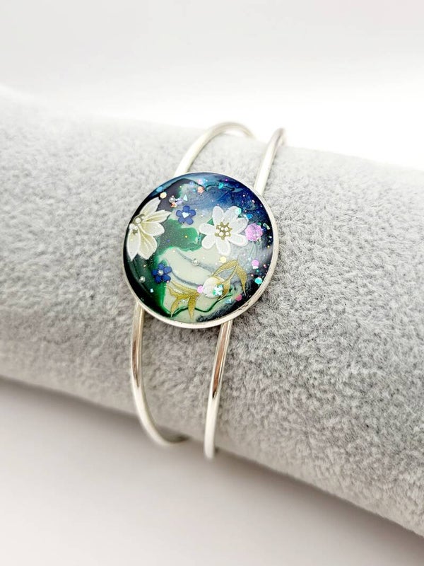 Bracelet jonc " fleuri bleu vert "
