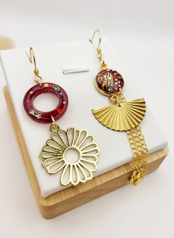 Boucles " Rouges asymétriques fleuries "