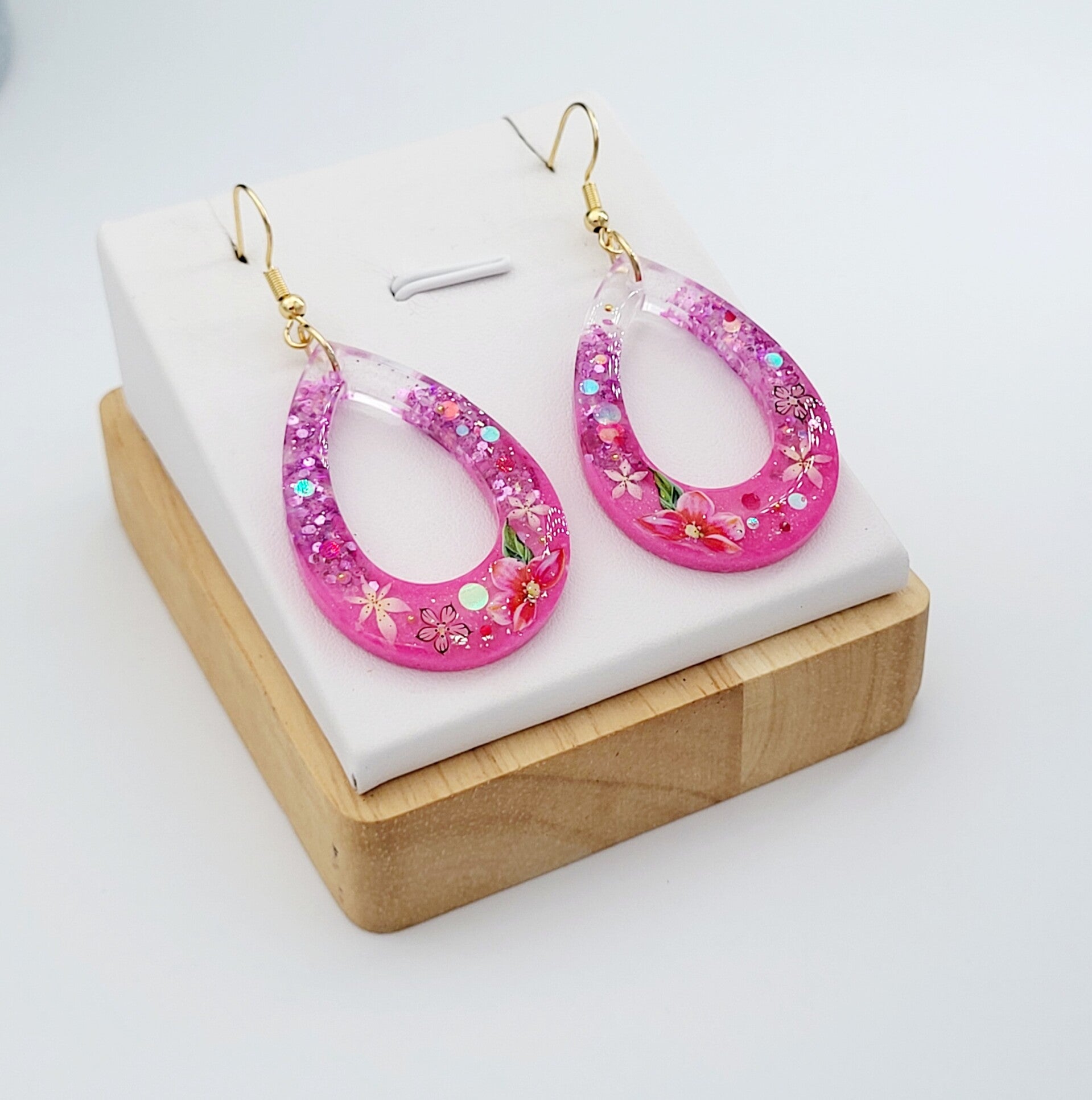 Boucles " Gouttes résine rose "