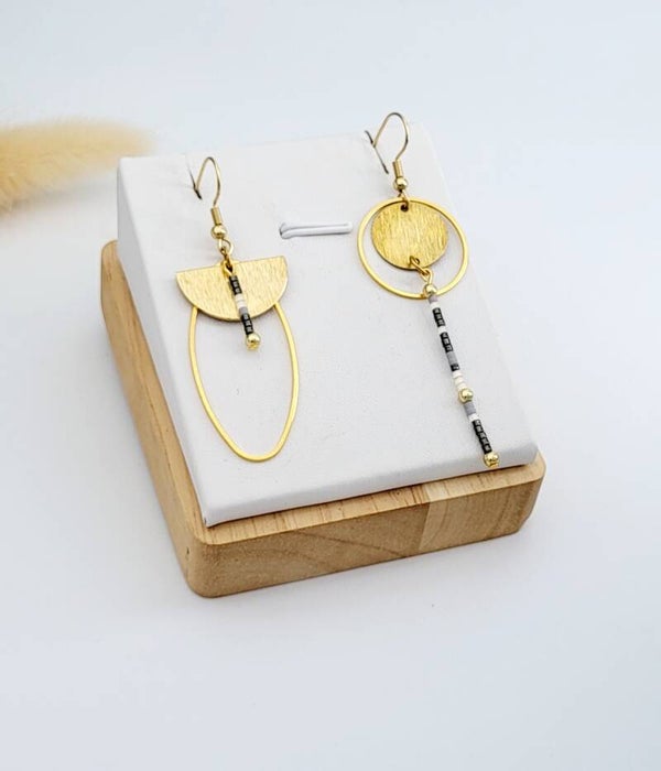 Boucles " asymétriques perlées "