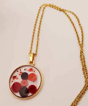 Collier doré quilling tons rouges
