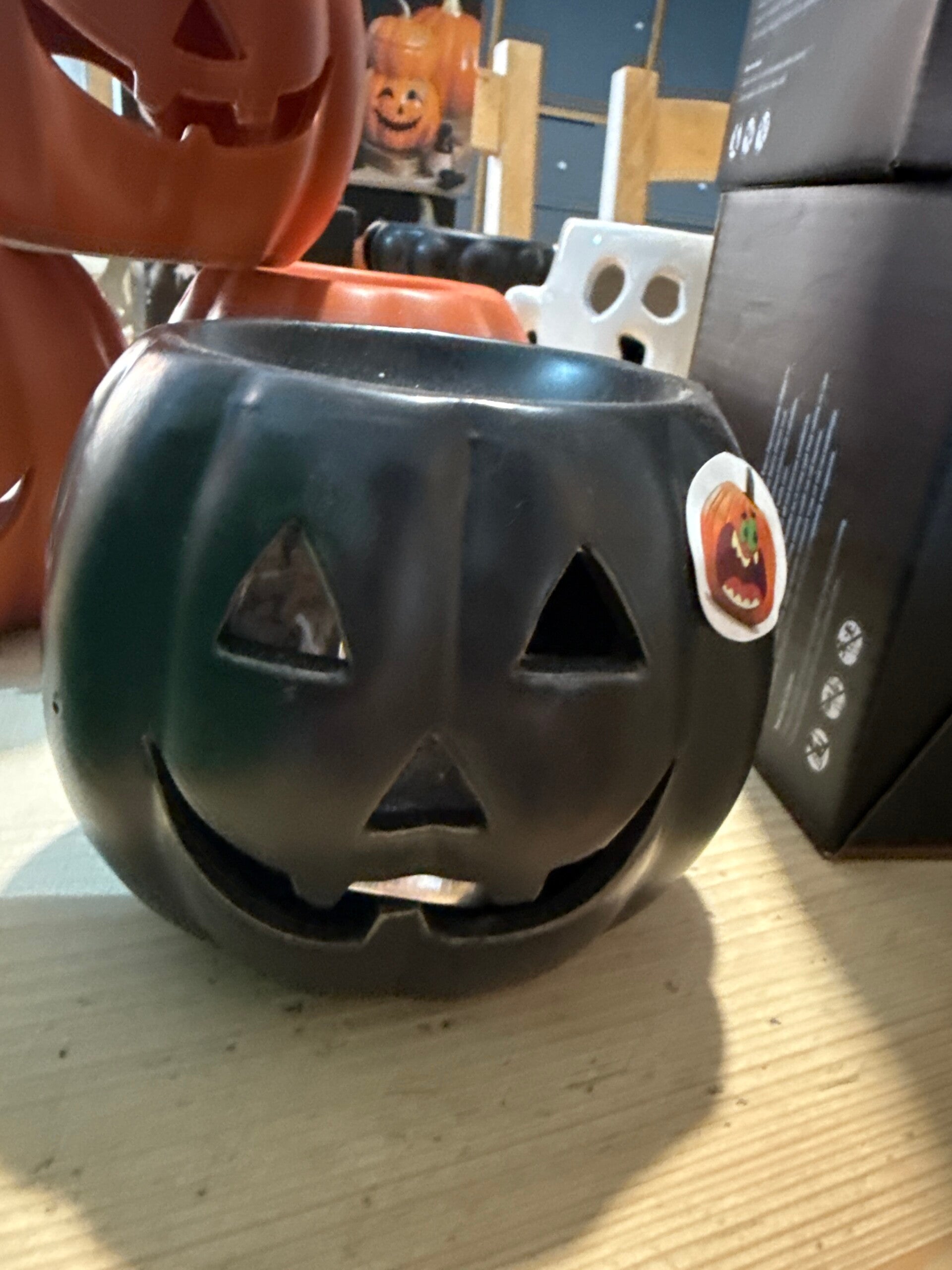 Pumpkin melter. Black